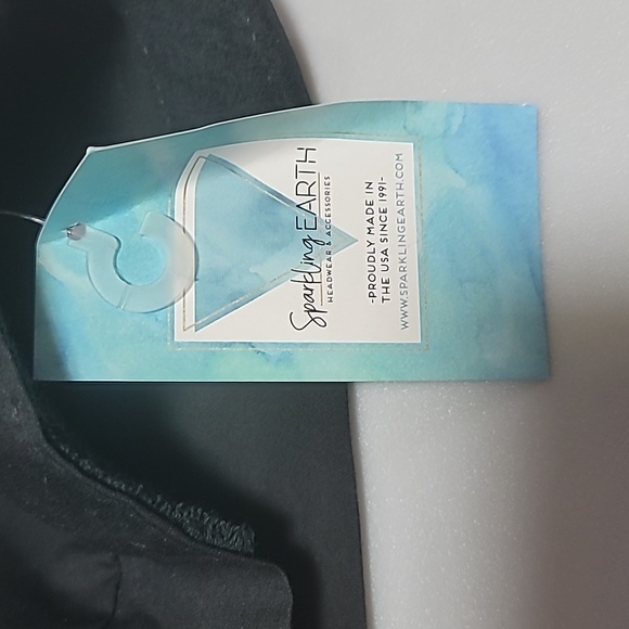 NWT Sparkling Earth Black Skull Cap With Glitter Cross - Picture 4 of 7